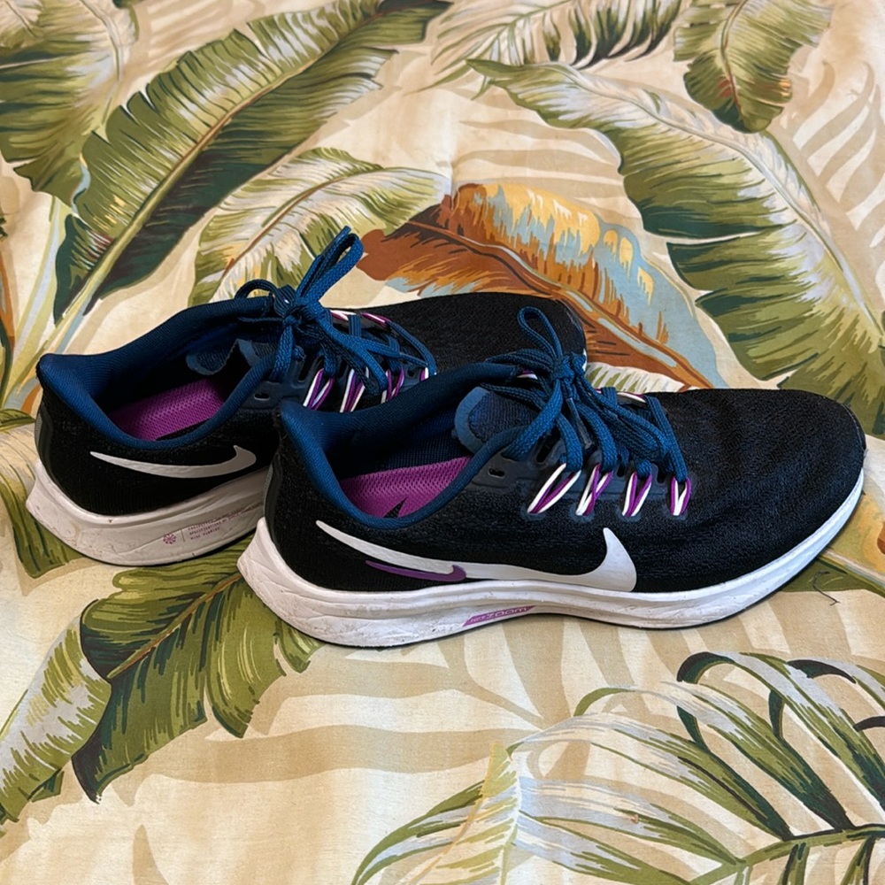 Nike Woman’s Zoom size US 7 worn once